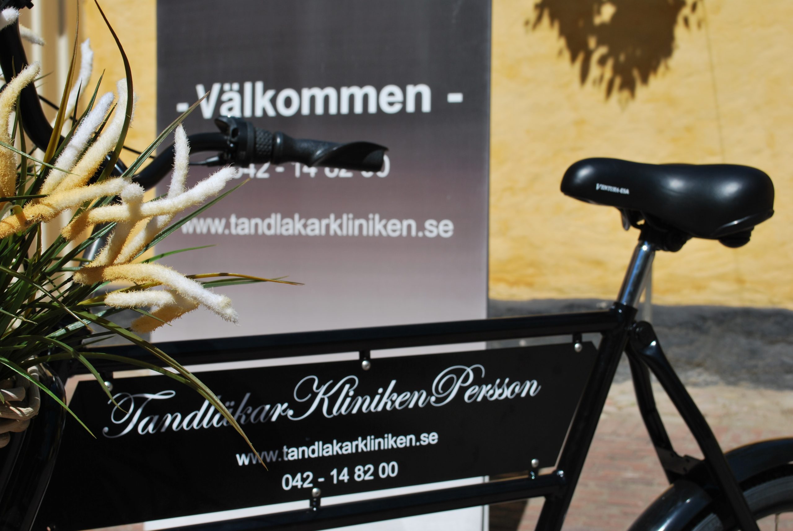 Cykel utanför Tandläkar-Kliniken Persson Helsingborg